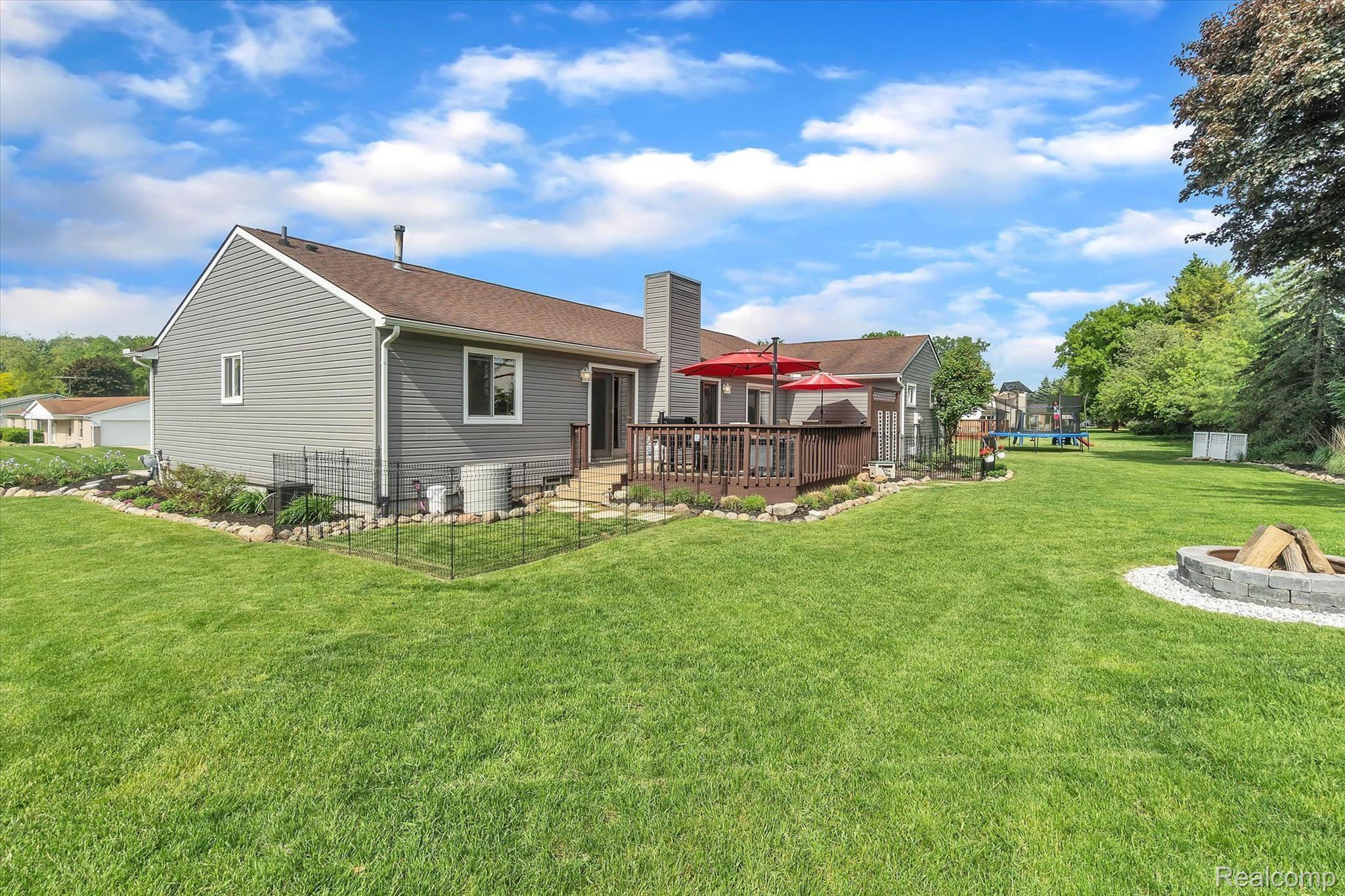 599 Ridge Road Walled Lake, MI 48390 - Photo 37 of 42 Gallery Image 37