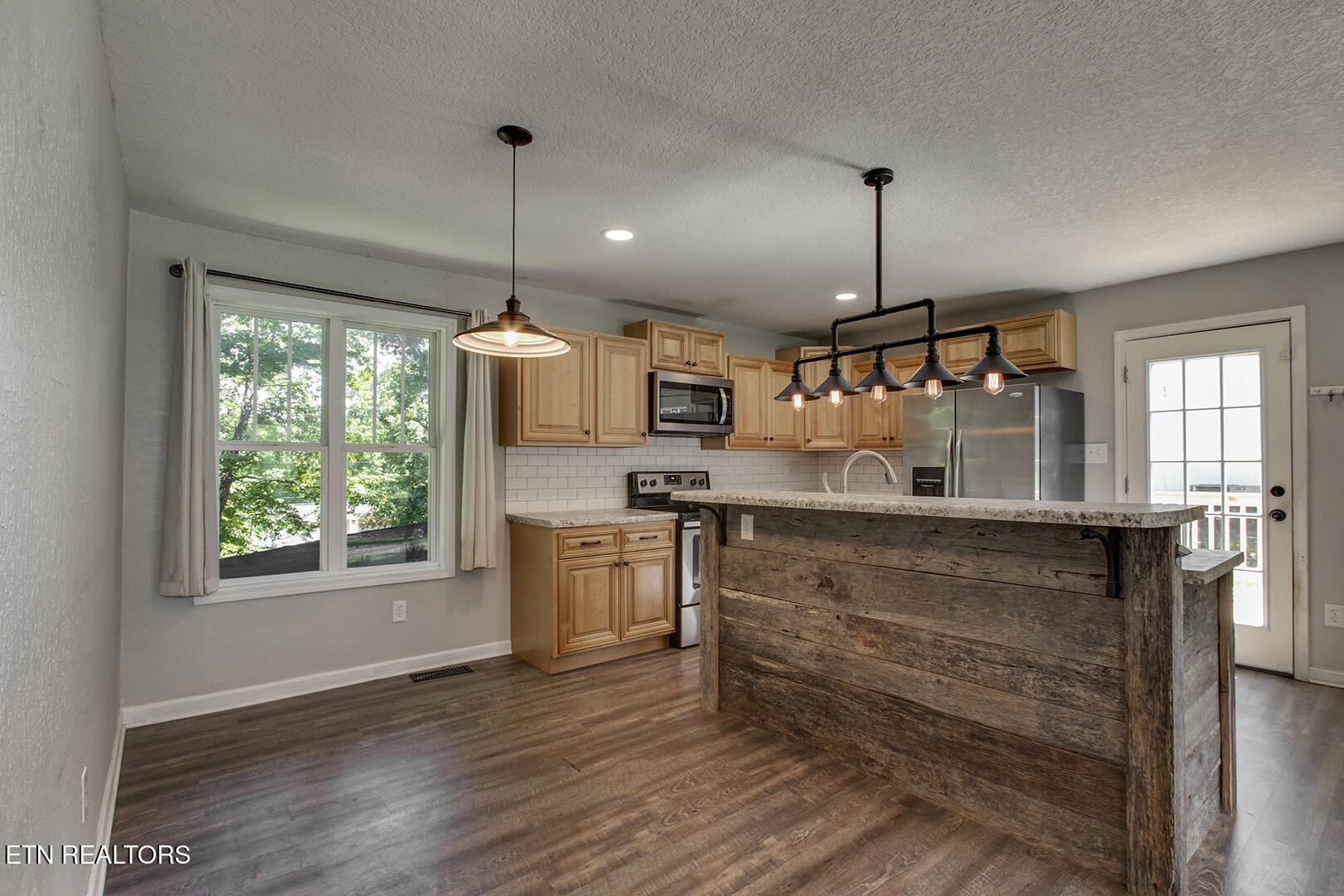 5112 Middle Ridge Lane Knoxville, TN 37921 - Photo 15 of 38 15_MiddleRidgeLane_5112_Dining02