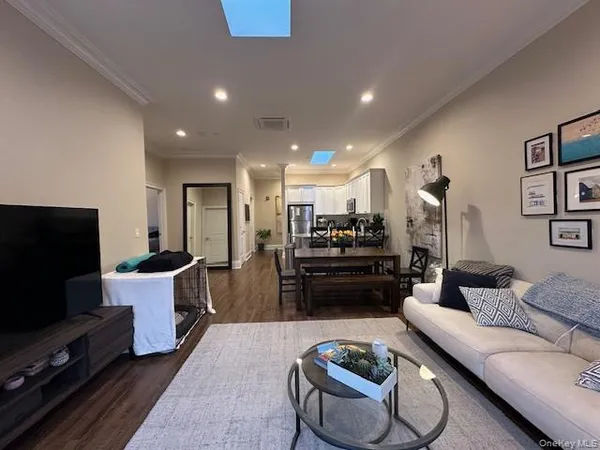 $4,500 | 50 Stewart Avenue, Unit 2K, Huntington, NY 11743