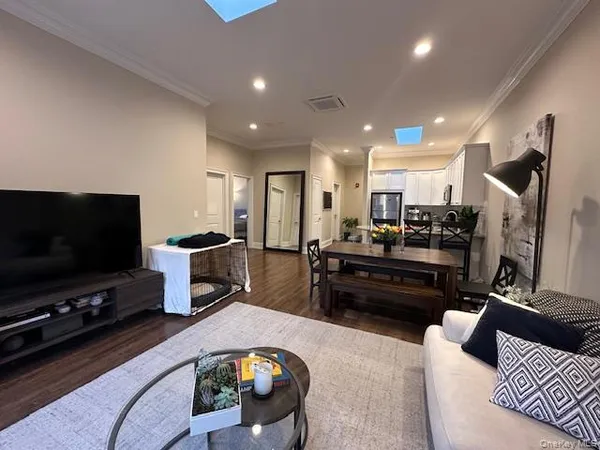 $4,500 | 50 Stewart Avenue, Unit 2K, Huntington, NY 11743