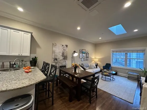 $4,500 | 50 Stewart Avenue, Unit 2K, Huntington, NY 11743