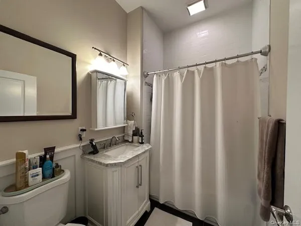 $4,500 | 50 Stewart Avenue, Unit 2K, Huntington, NY 11743