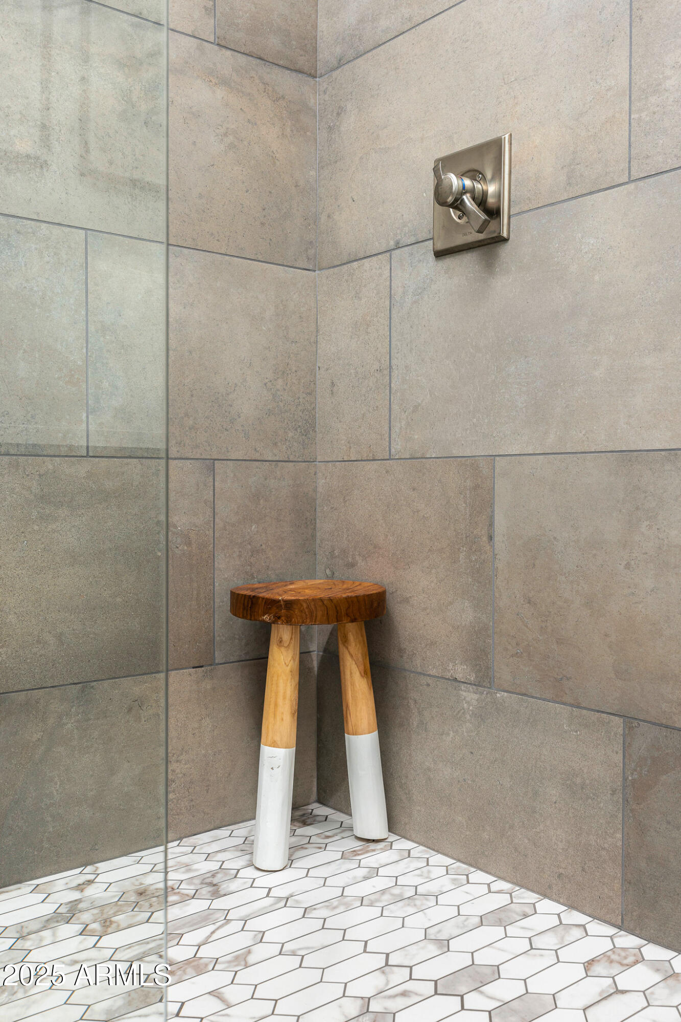 3200 North 39th Street, Unit 11 Phoenix, AZ 85018 - Photo 15 of 24 a bathroom with a shower