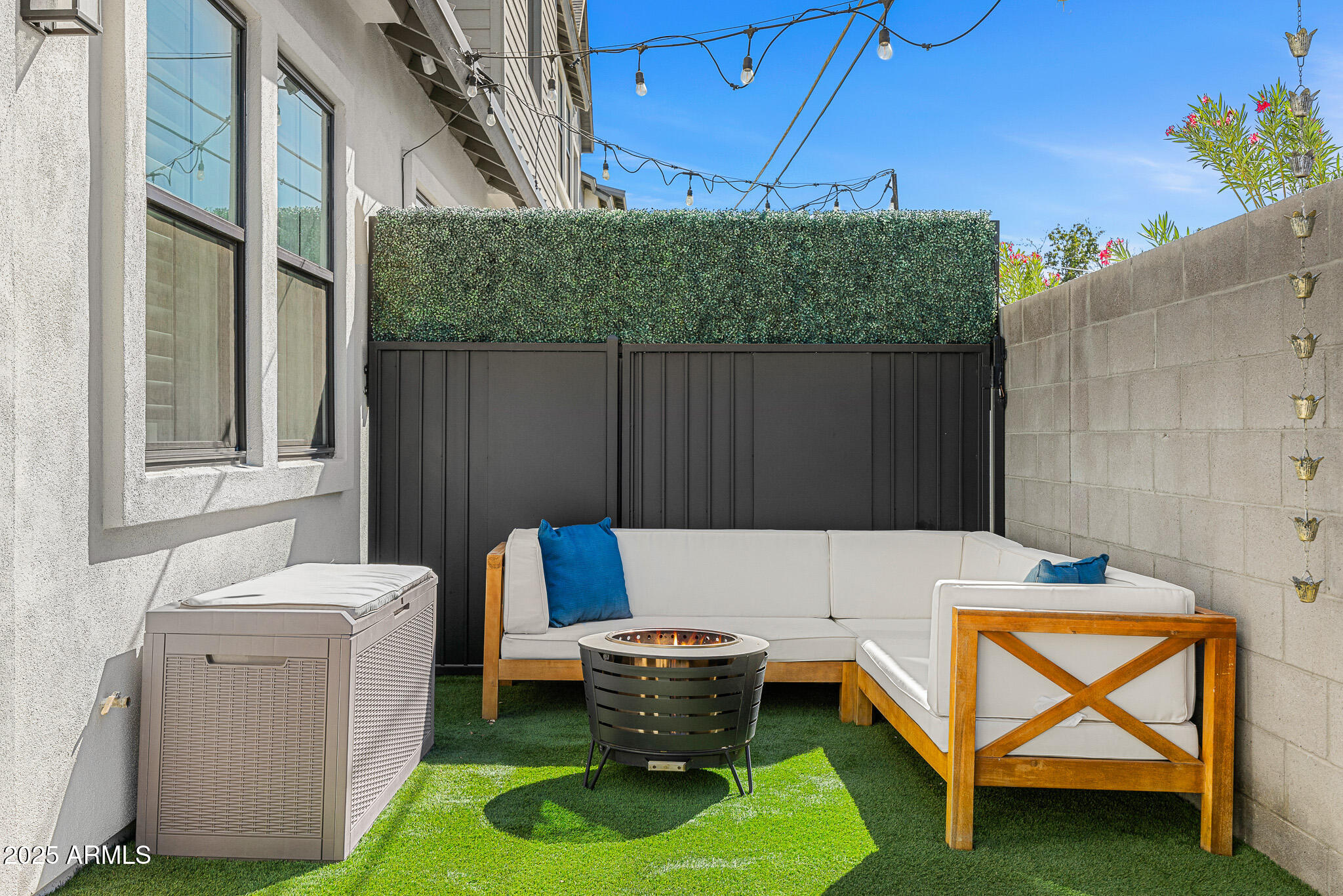 3200 North 39th Street, Unit 11 Phoenix, AZ 85018 - Photo 22 of 24 a backyard of a house with table and chairs
