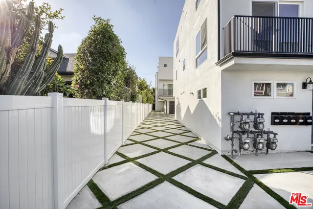 $23,833 | 5438 Romaine Street, Los Angeles, CA 90038