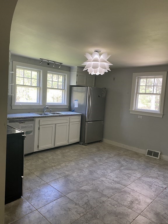 298 Ashby State Road Fitchburg, MA 01420 - Photo 11 of 34 Gallery Image 11