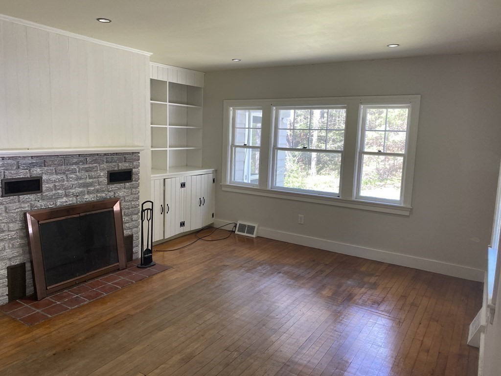 298 Ashby State Road Fitchburg, MA 01420 - Photo 15 of 34 Gallery Image 15