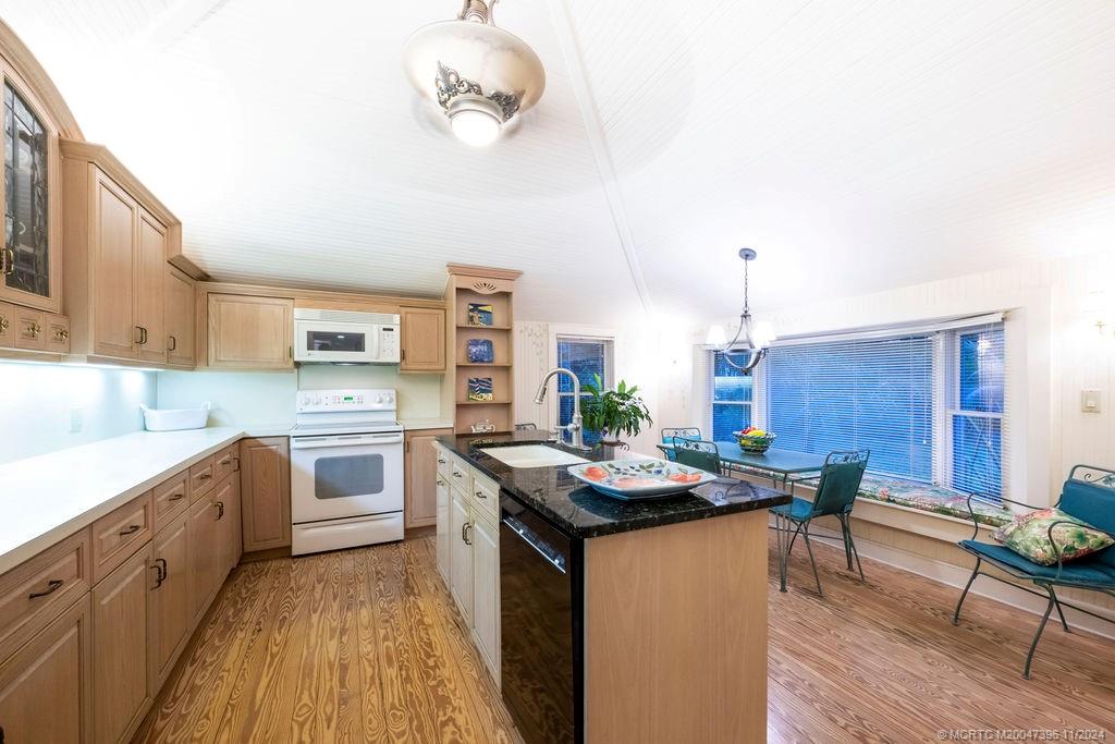 535 Southwest Siesta Way Stuart, FL 34994 - Photo 19 of 63