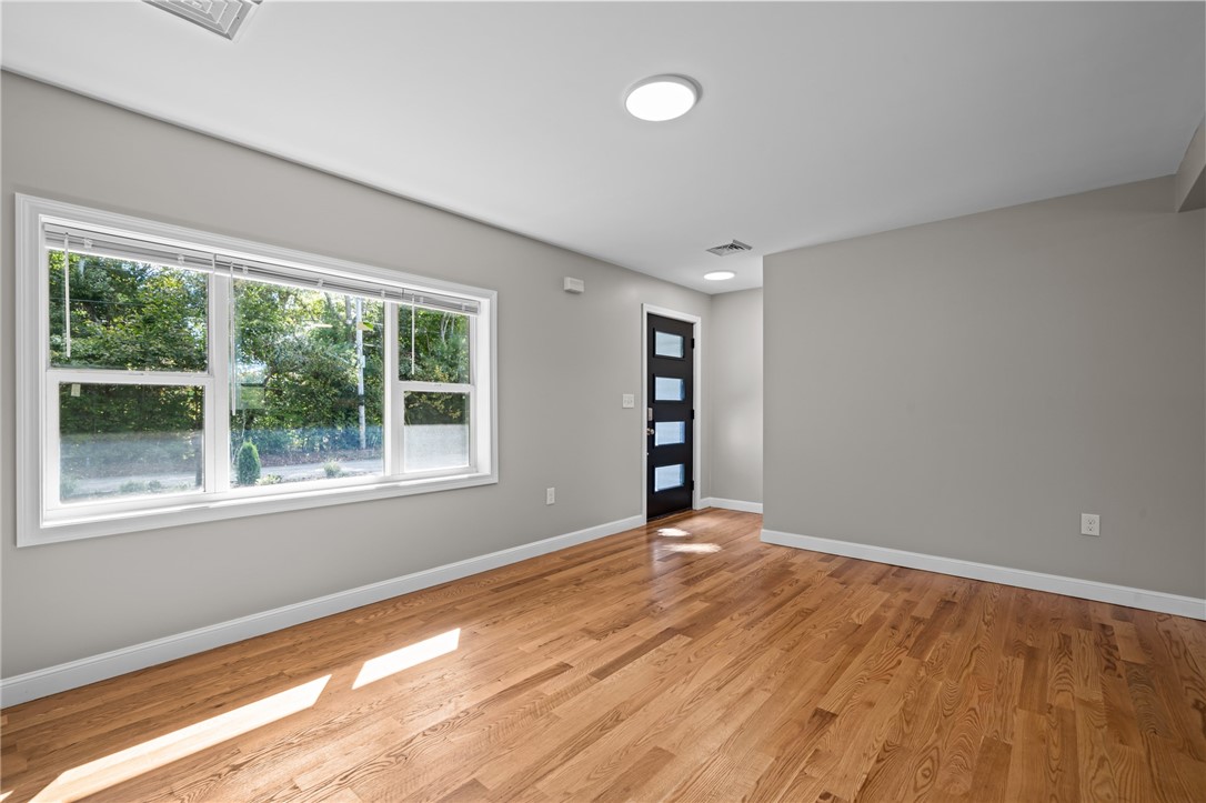 20 Maple Court Hopkinton, RI 02804 - Photo 11 of 47 Living Room