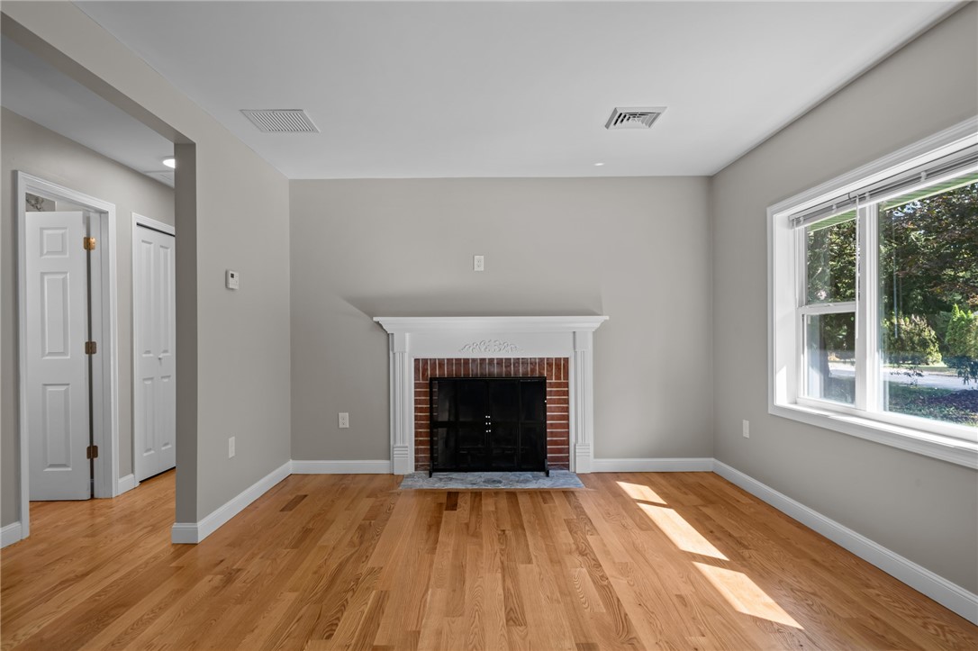20 Maple Court Hopkinton, RI 02804 - Photo 12 of 47 Living Room
