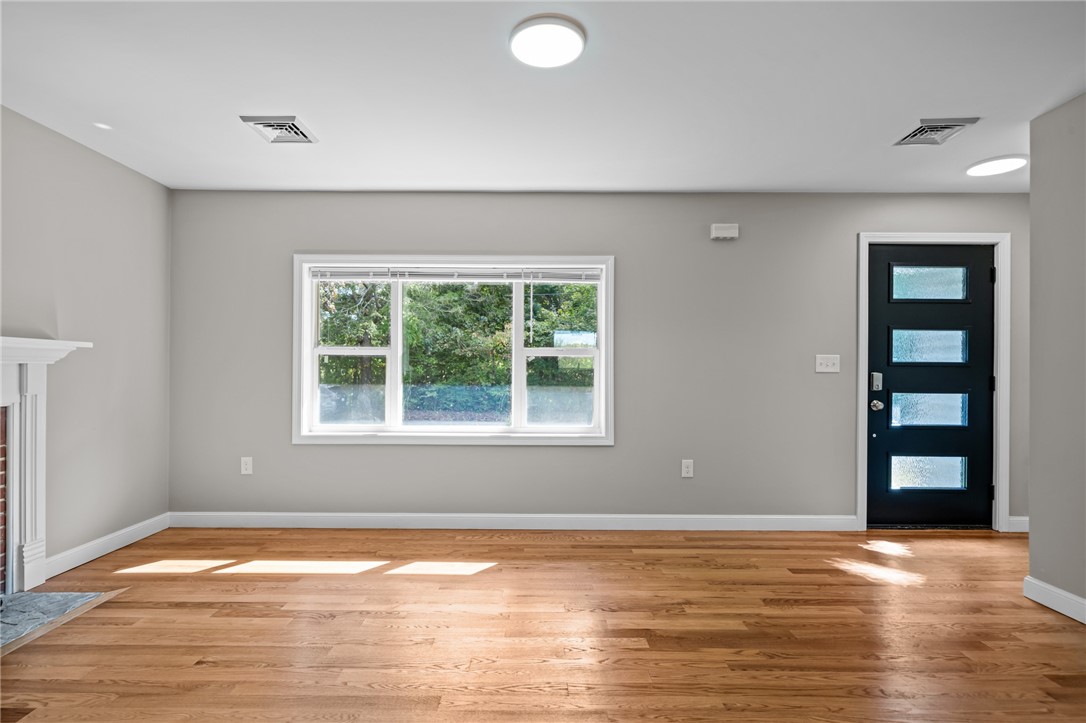 20 Maple Court Hopkinton, RI 02804 - Photo 10 of 47 Living Room