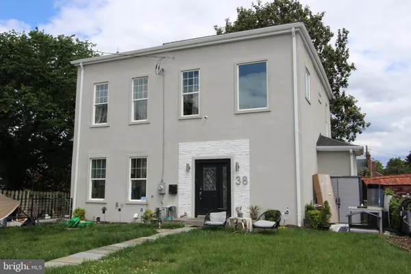 $2,100 | 38 Riggs Road Northeast, Washington, DC 20011