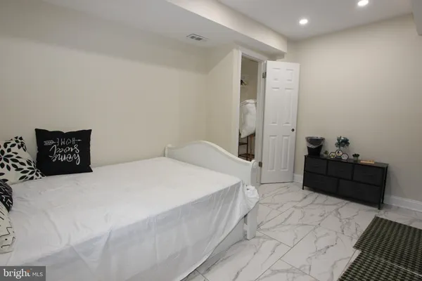 $2,100 | 38 Riggs Road Northeast, Washington, DC 20011