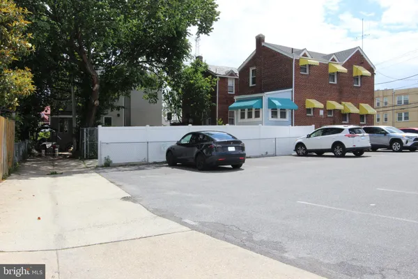 $2,100 | 38 Riggs Road Northeast, Washington, DC 20011