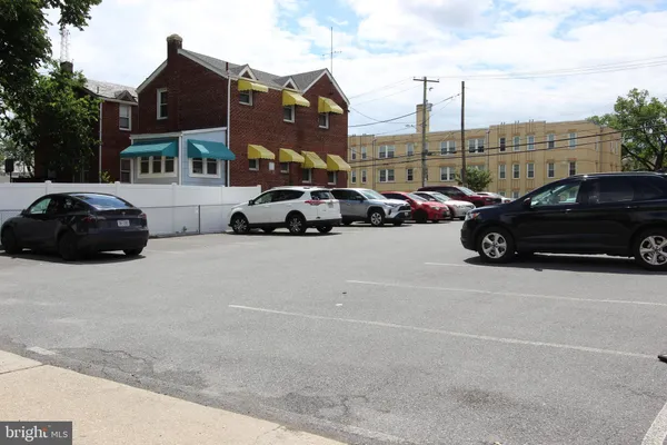 $2,100 | 38 Riggs Road Northeast, Washington, DC 20011