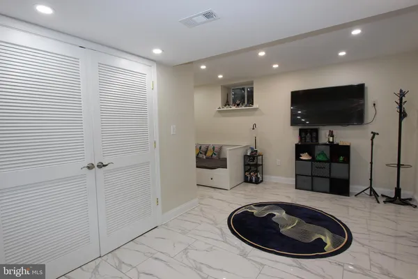 $2,100 | 38 Riggs Road Northeast, Washington, DC 20011