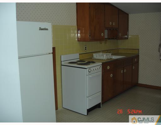 495 Inman Avenue Colonia, NJ 07067 - Photo 6 of 8 Gallery Image 6