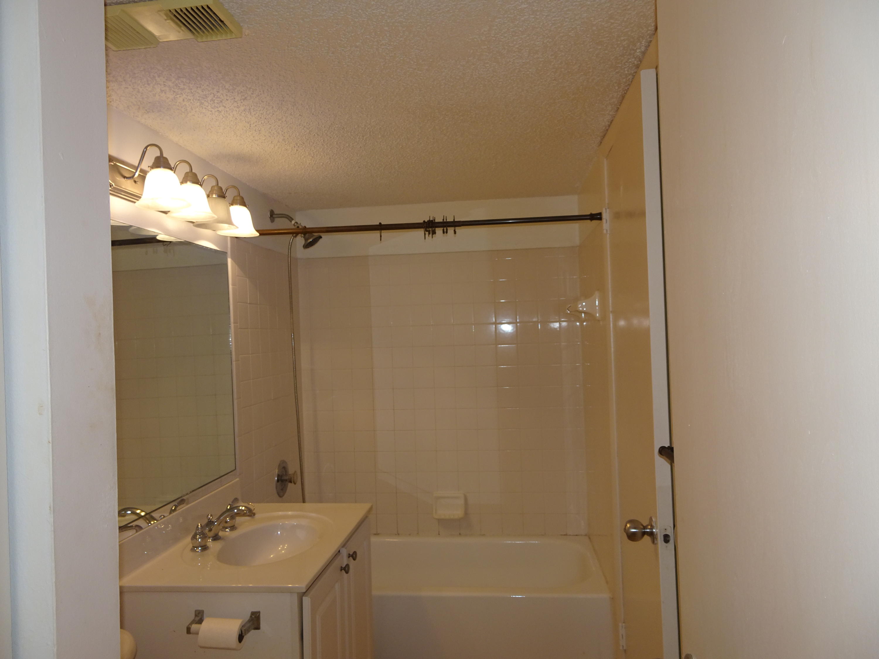 6331 La Costa Drive, Unit B Boca Raton, FL 33433 - Photo 11 of 19 DSC00238