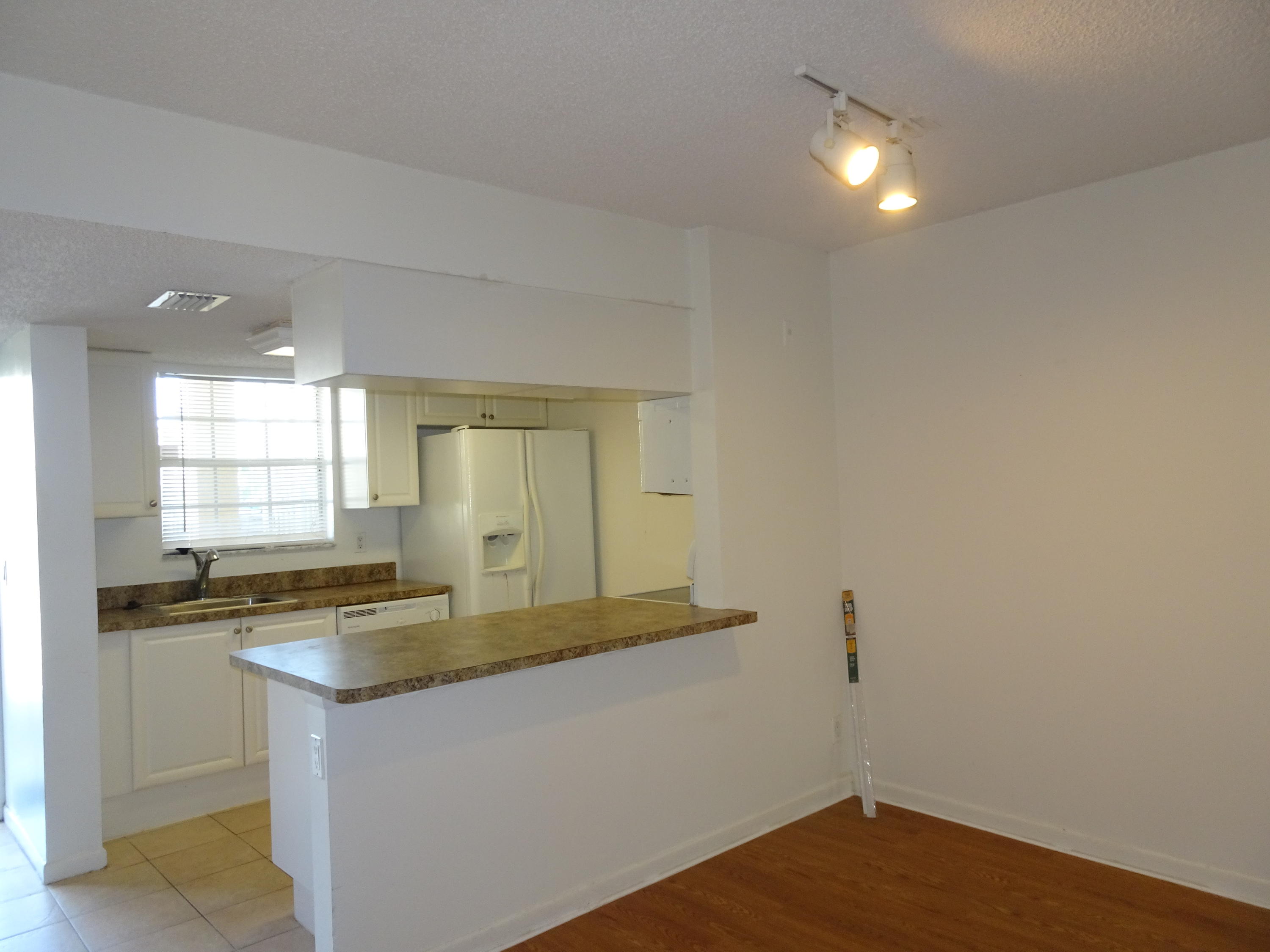 6331 La Costa Drive, Unit B Boca Raton, FL 33433 - Photo 5 of 19 DSC00231