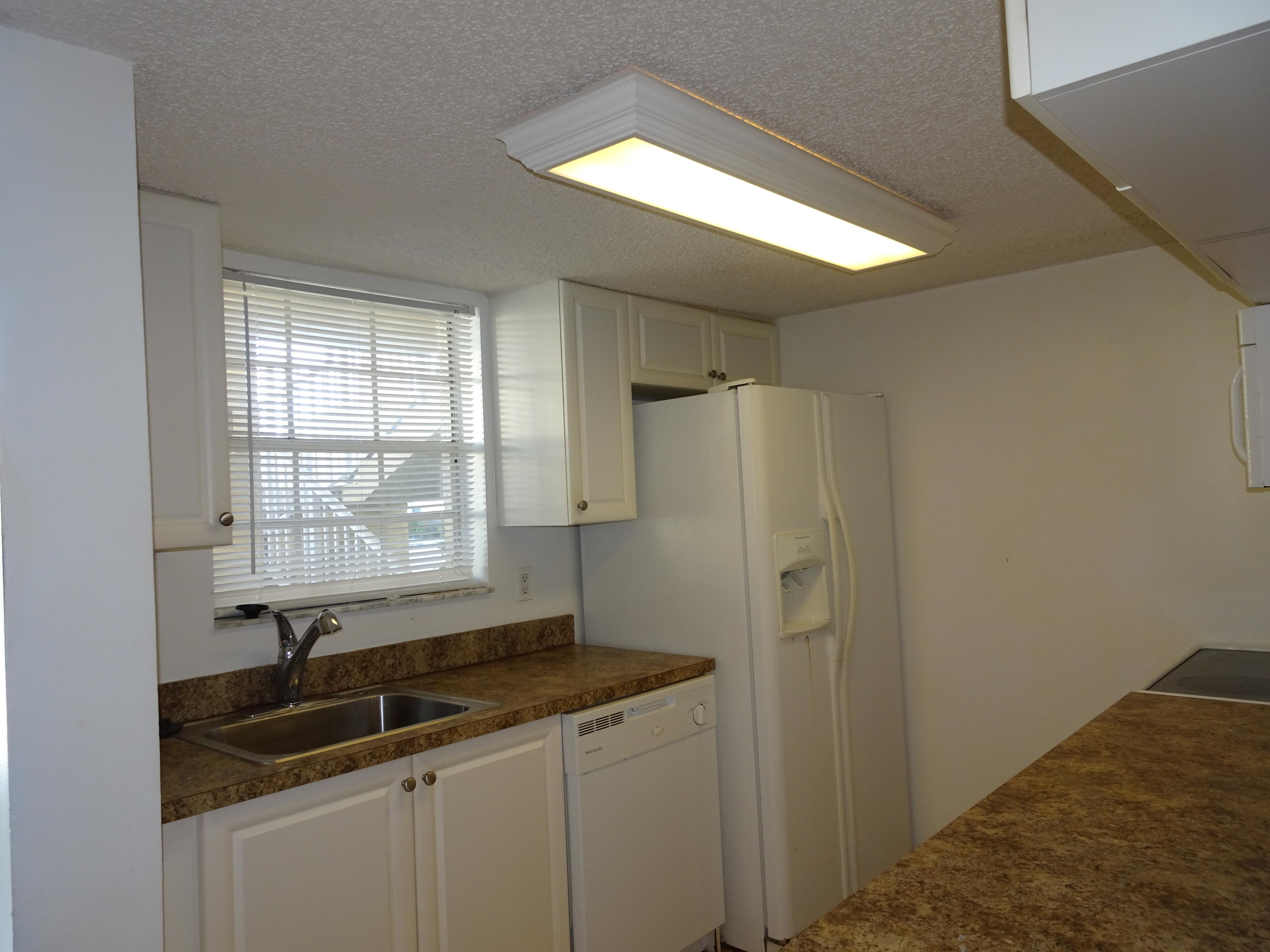 6331 La Costa Drive, Unit B Boca Raton, FL 33433 - Photo 6 of 19 DSC00232
