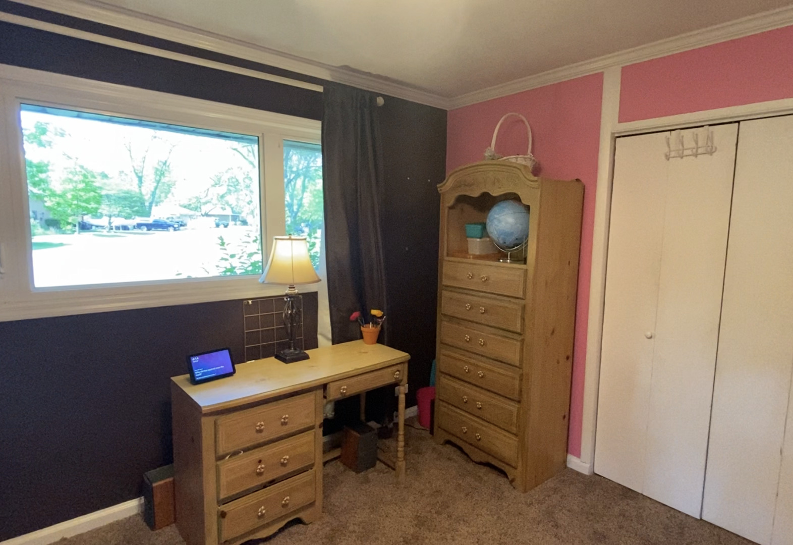 43 Golfview Road Lake Zurich, IL 60047 - Photo 19 of 35 a room that has a dresser and a window