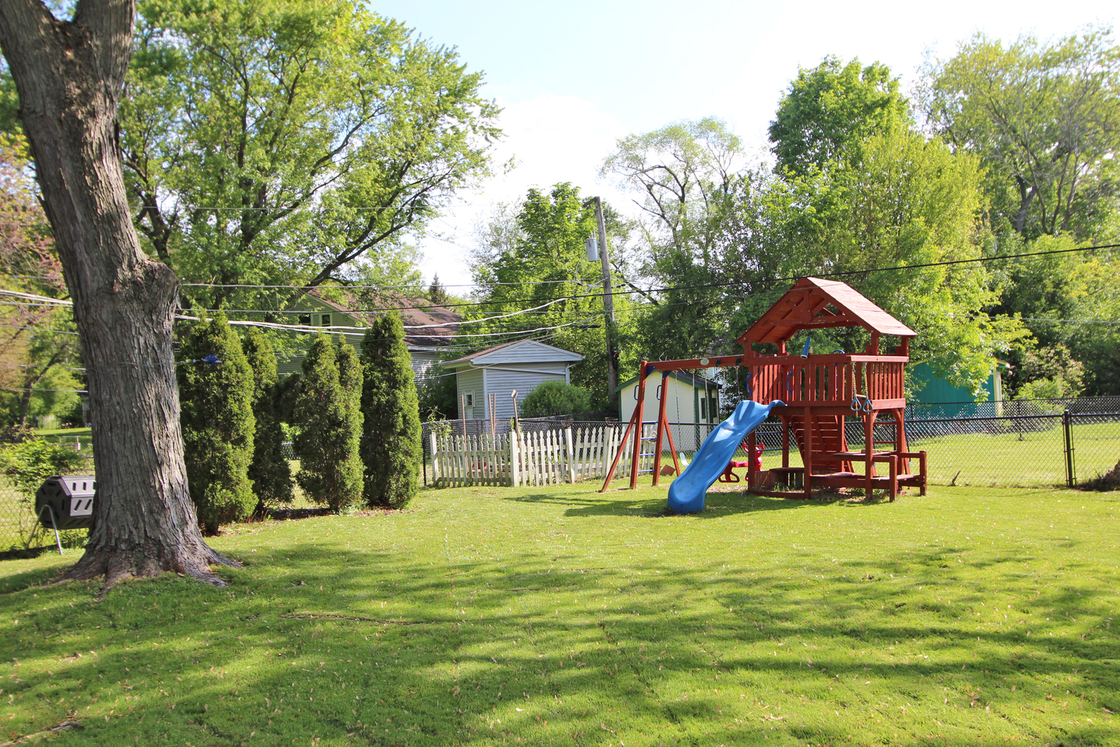 43 Golfview Road Lake Zurich, IL 60047 - Photo 29 of 35 a view of a house with a park