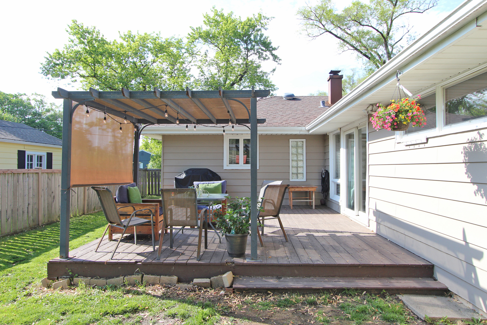 43 Golfview Road Lake Zurich, IL 60047 - Photo 32 of 35 a view of a patio with table and chairs with wooden fence and plants