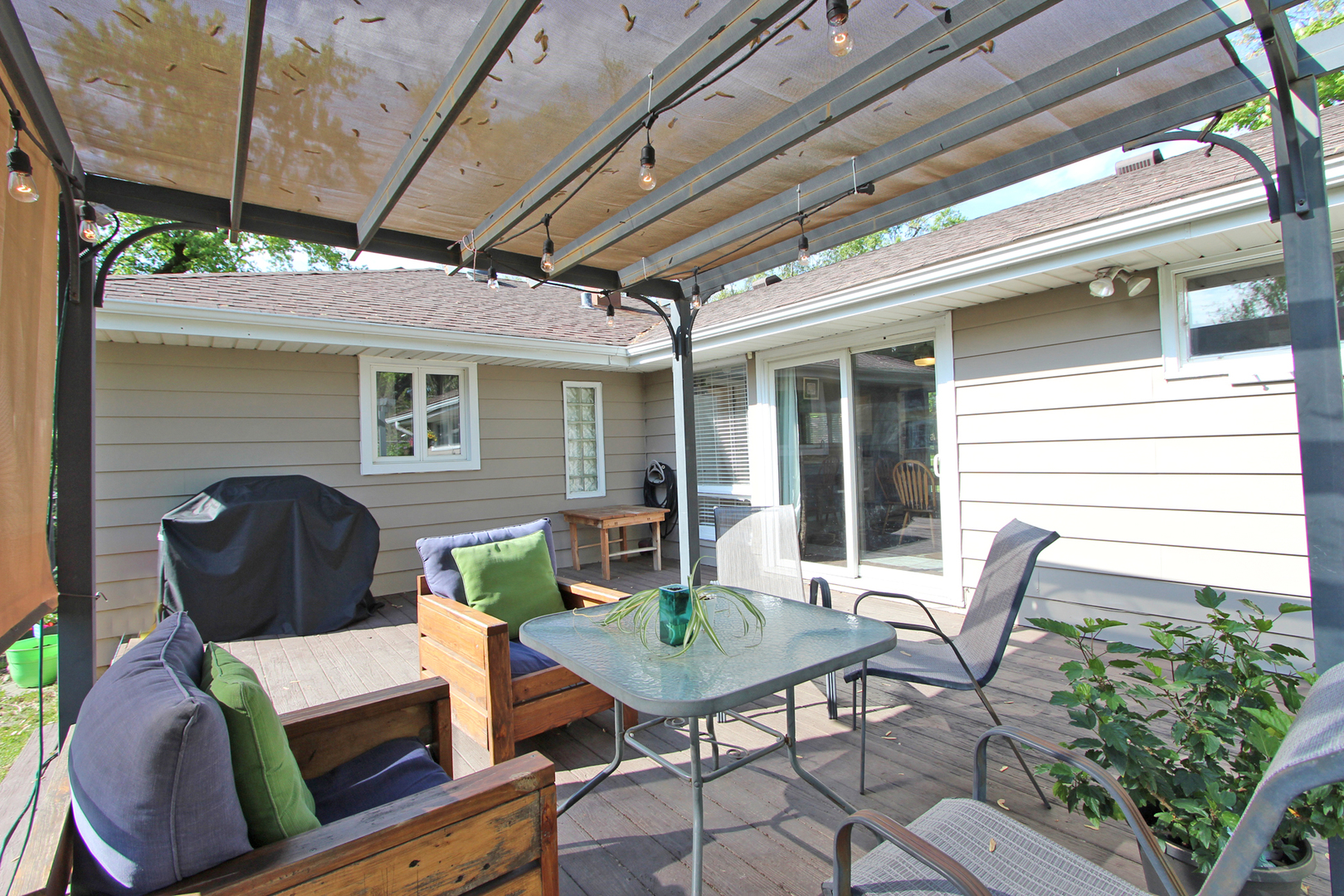 43 Golfview Road Lake Zurich, IL 60047 - Photo 35 of 35 a backyard of a house with outdoor seating