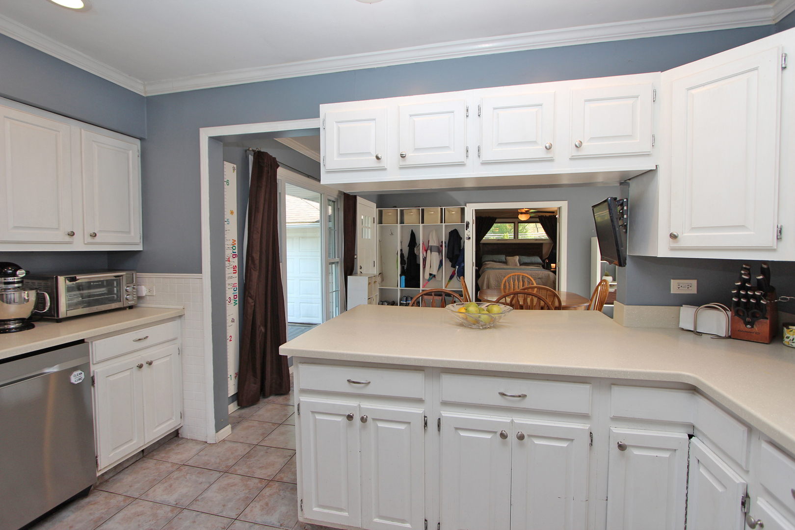 43 Golfview Road Lake Zurich, IL 60047 - Photo 8 of 35 a view of a kitchen with cabinets