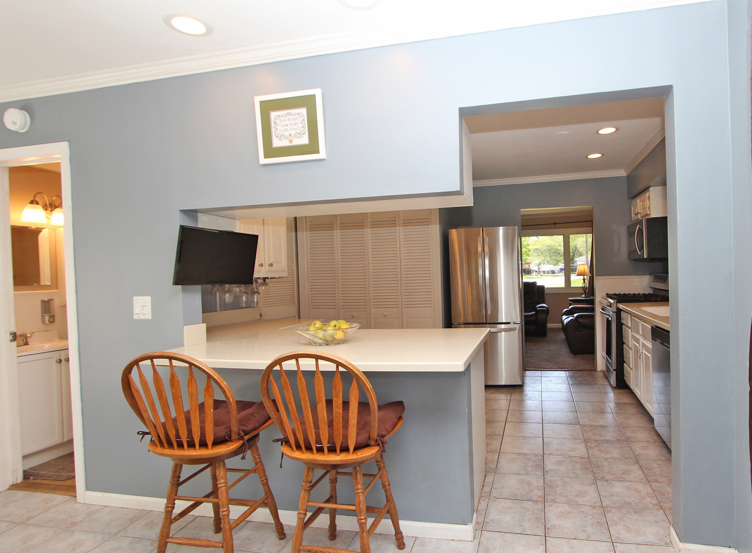 43 Golfview Road Lake Zurich, IL 60047 - Photo 10 of 35 a dining room with furniture and window