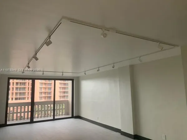 $3,000 | 90 Edgewater Drive, Unit 606, Coral Gables, FL 33133