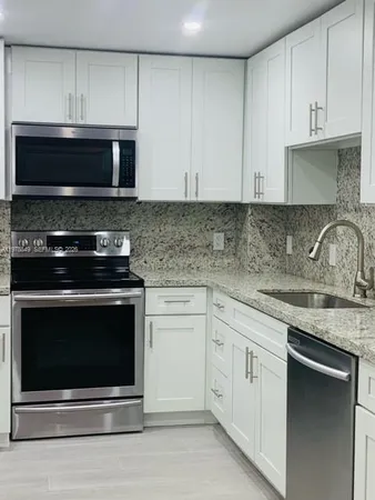 $3,000 | 90 Edgewater Drive, Unit 606, Coral Gables, FL 33133