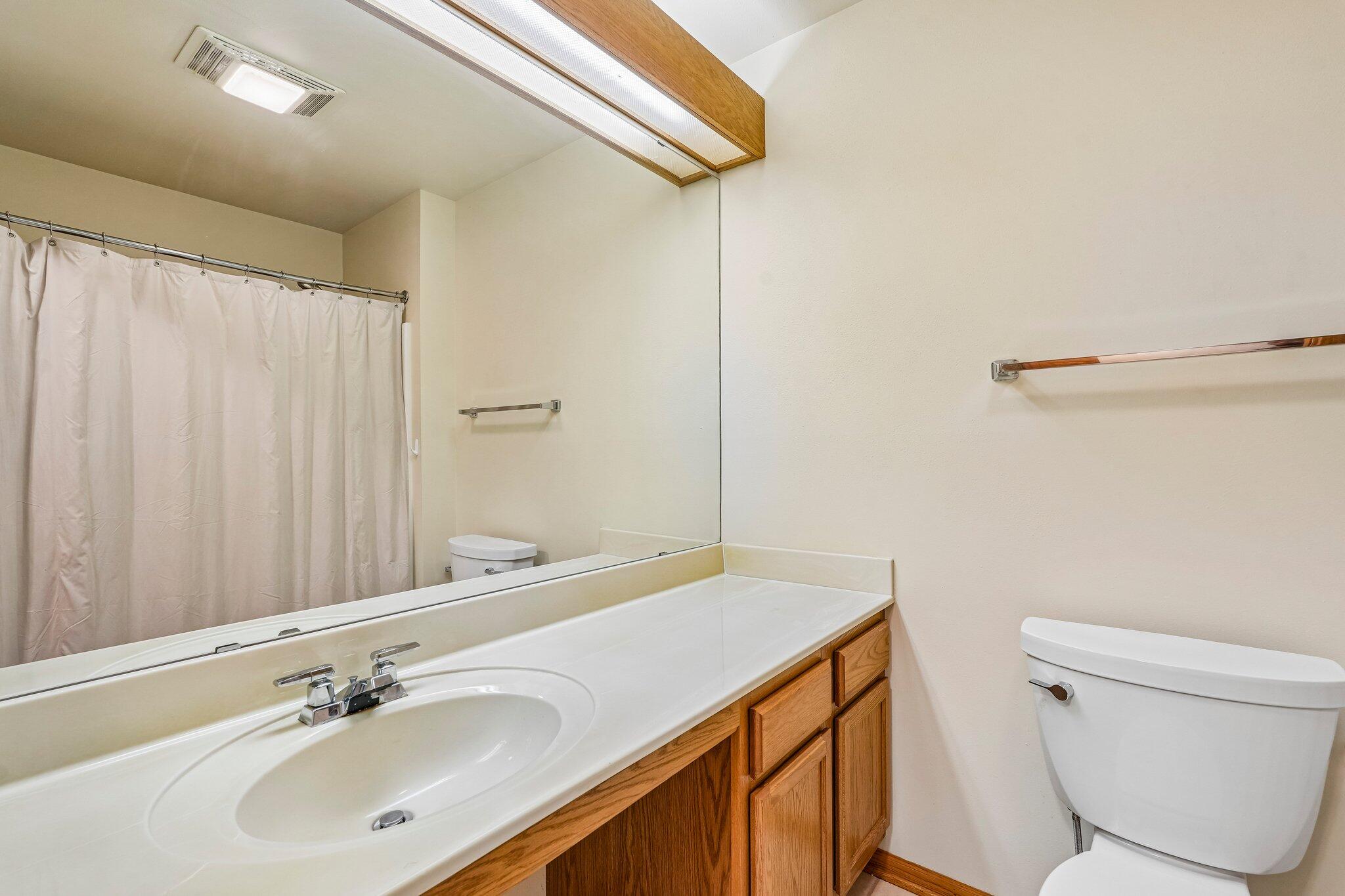 7017 West Hummingbird Court Milwaukee, WI 53223 - Photo 19 of 38 Bathroom