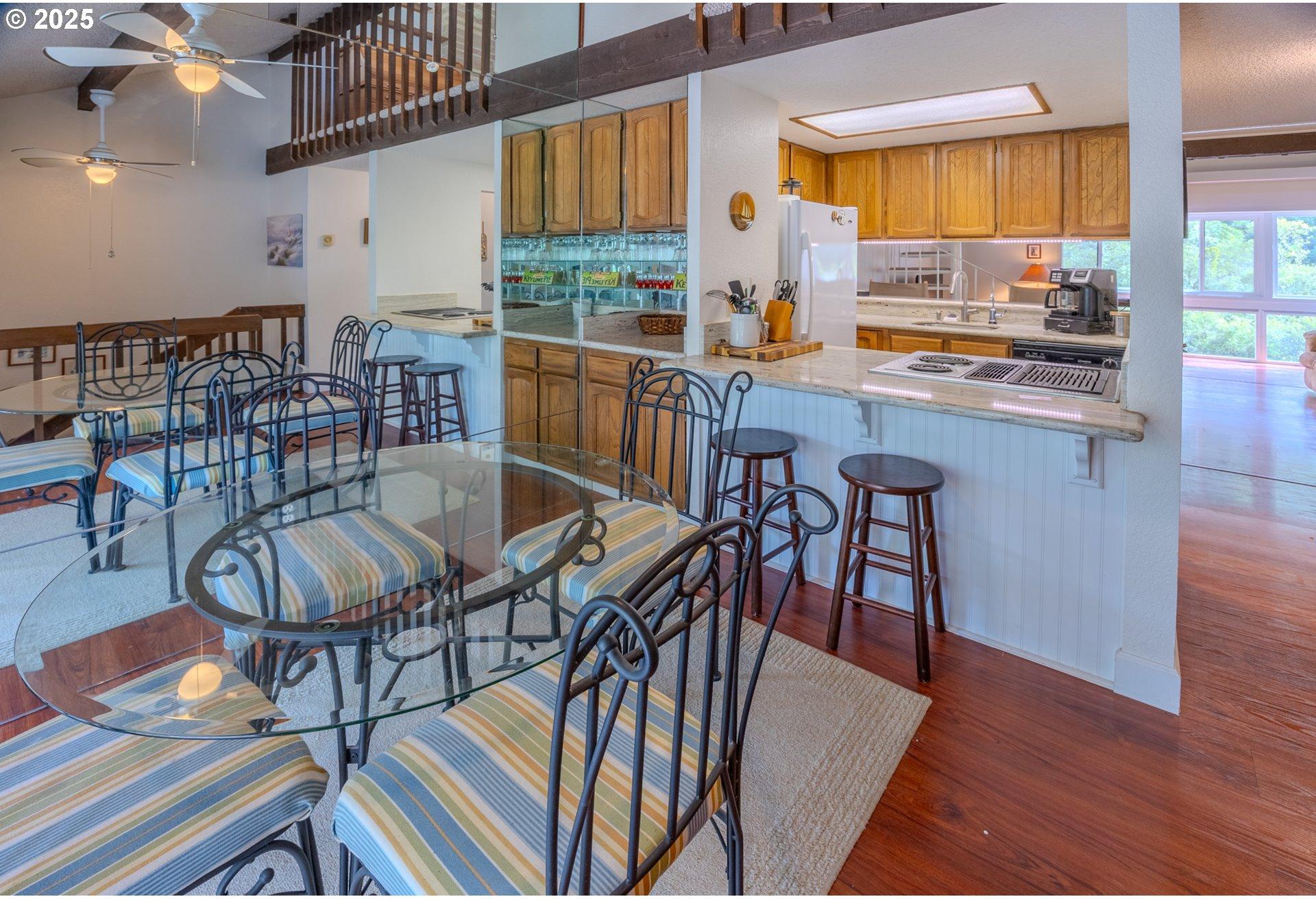 43605 Highway 38, Unit 41 Reedsport, OR 97467 - Photo 5 of 37 Dining Area
