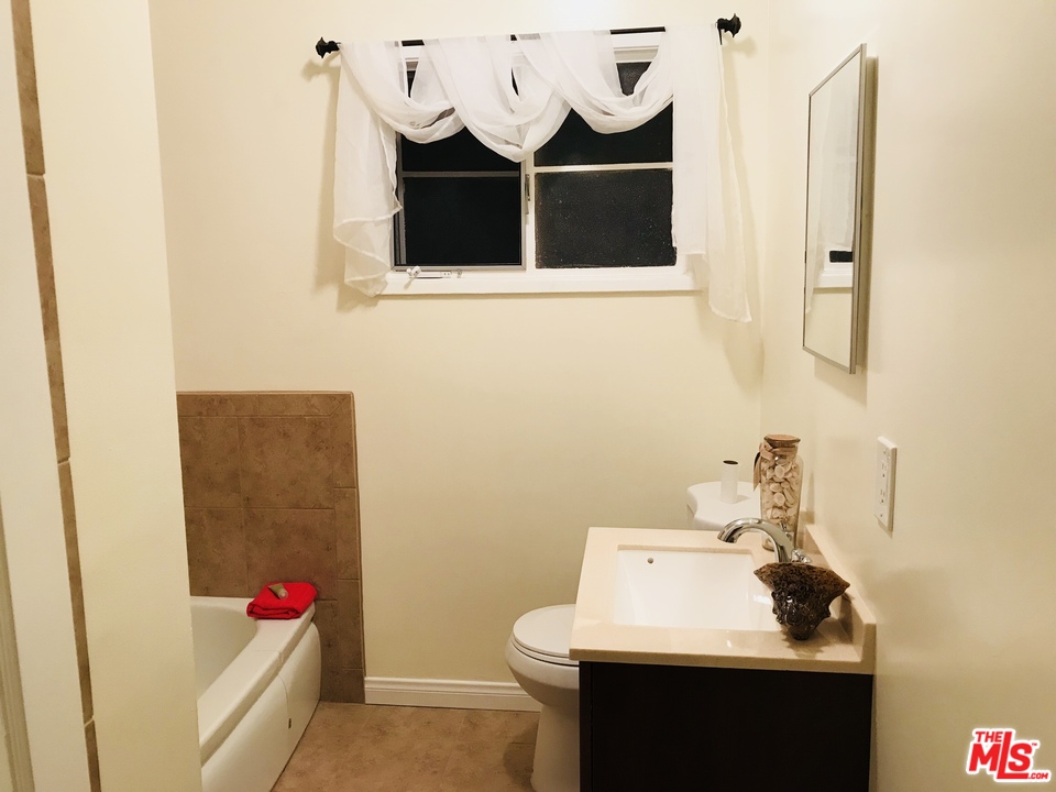 4063 Abourne Road, Unit D Los Angeles, CA 90008 - Photo 15 of 15