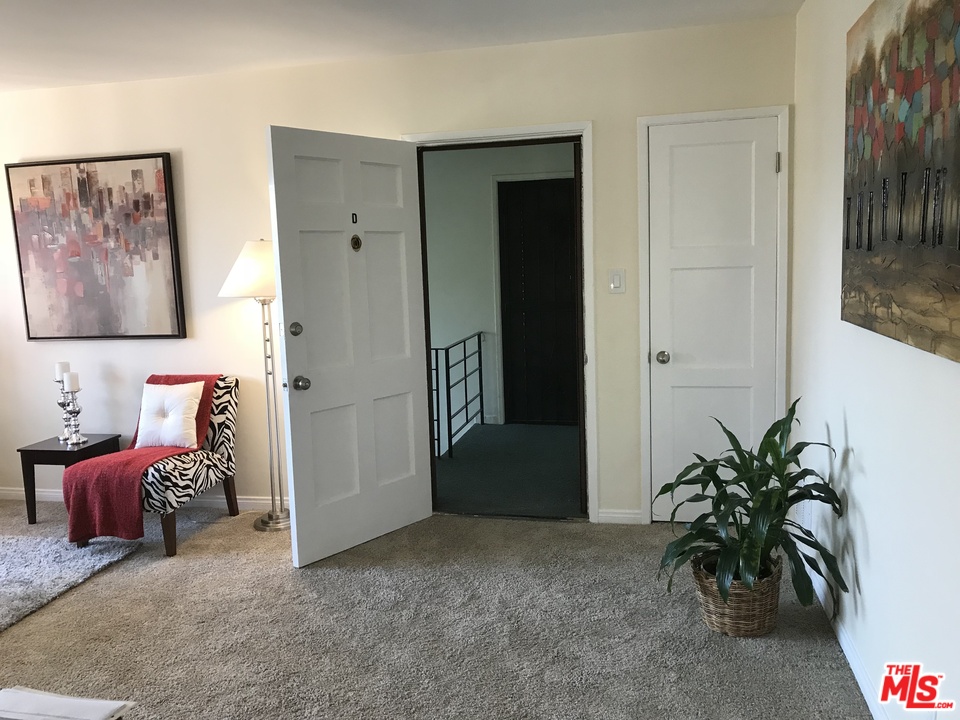4063 Abourne Road, Unit D Los Angeles, CA 90008 - Photo 4 of 15