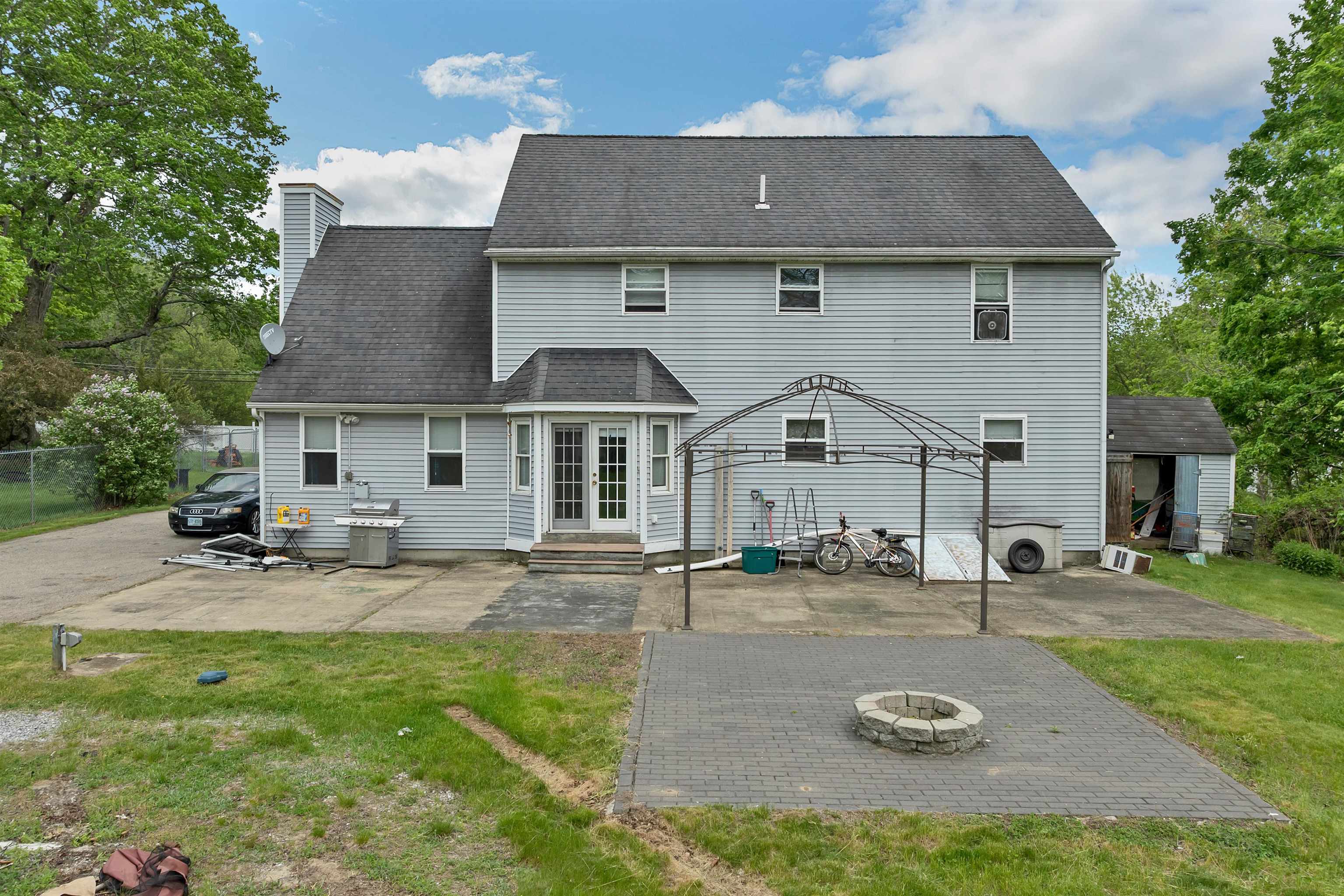 12 Chester Road Derry, NH 03038 - Photo 3 of 33