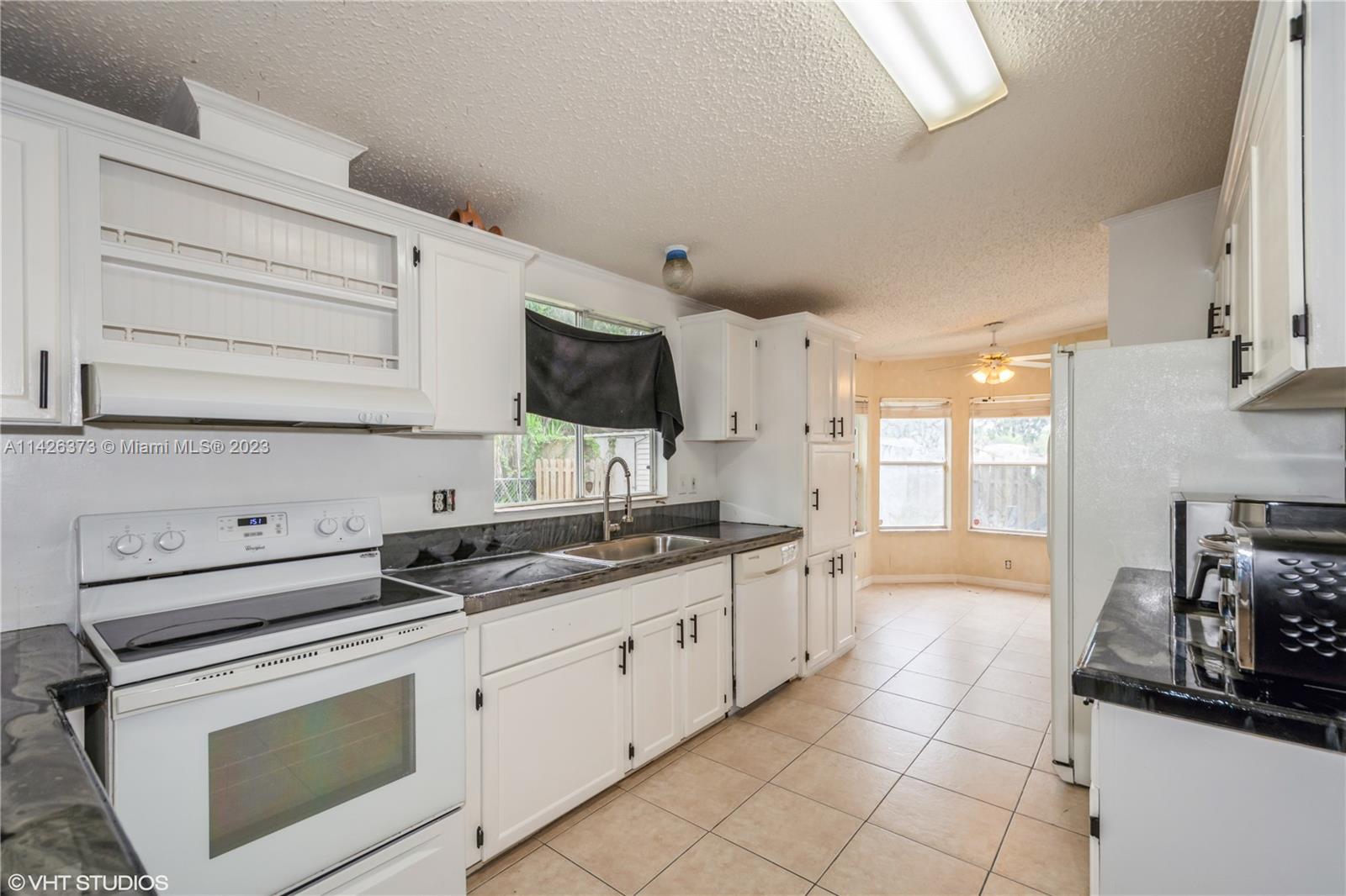 10469 South 228th Lane Boca Raton, FL 33428 - Photo 5 of 18 Gallery Image 5