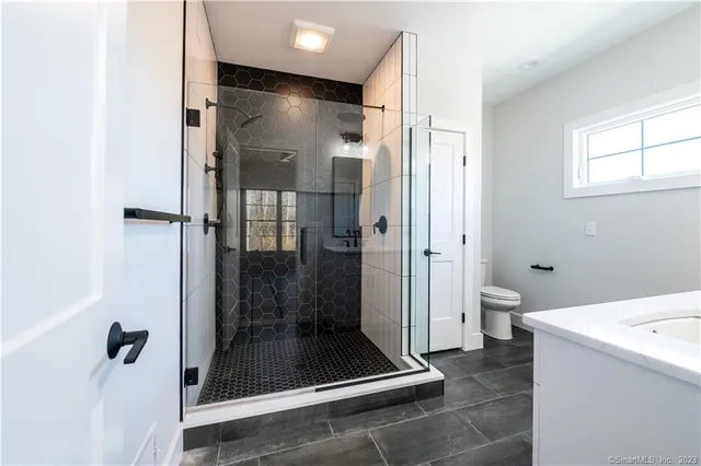 $1,300,000 | 14 Pumpkin Grove, East Lyme, CT 06333