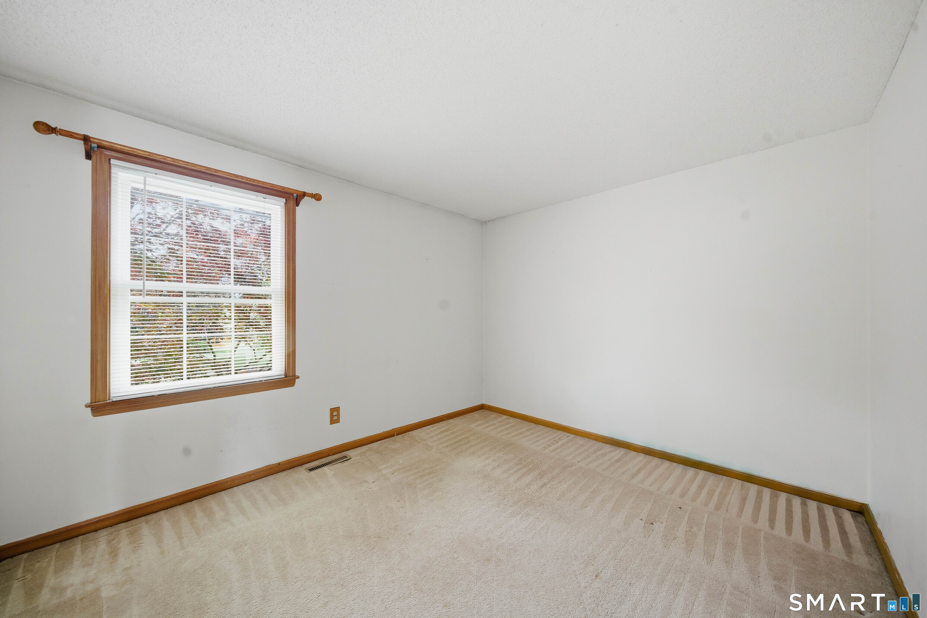 17 Spruceland Road Enfield, CT 06082 - Photo 25 of 40 Bedroom