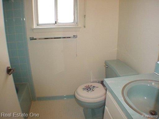 36491 Saxony Road Farmington, MI 48335 - Photo 14 of 25 main bathroom