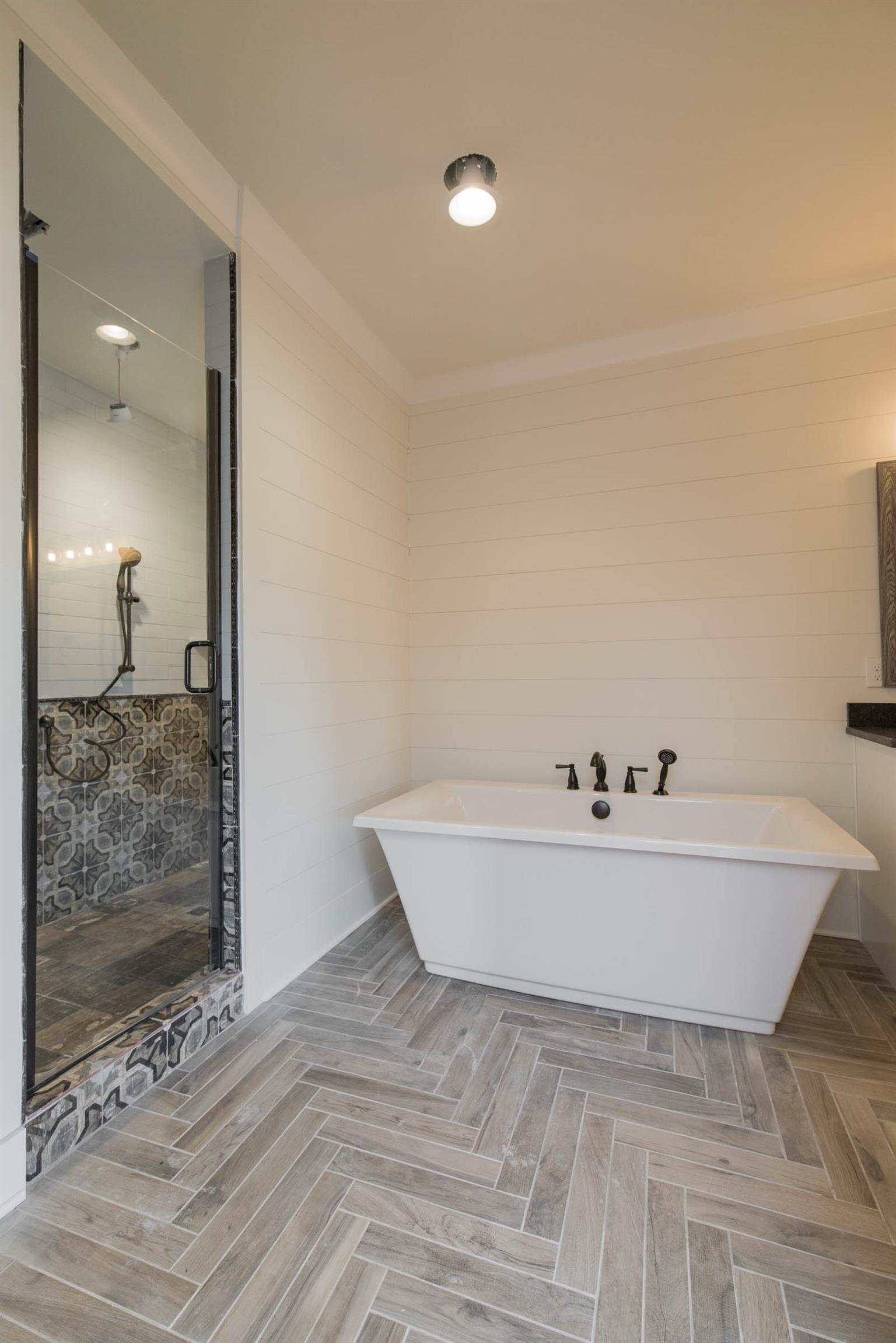6988 Williams Road Christiana, TN 37037 - Photo 18 of 30 View of tub.