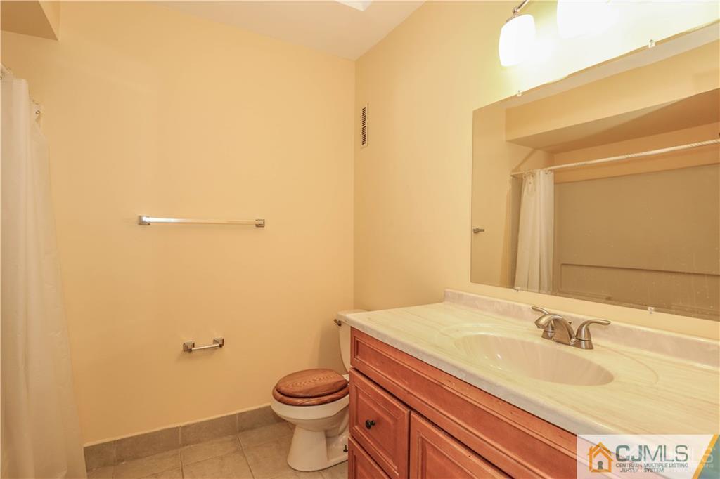 18 Snowflake Lane Edison, NJ 08820 - Photo 31 of 36