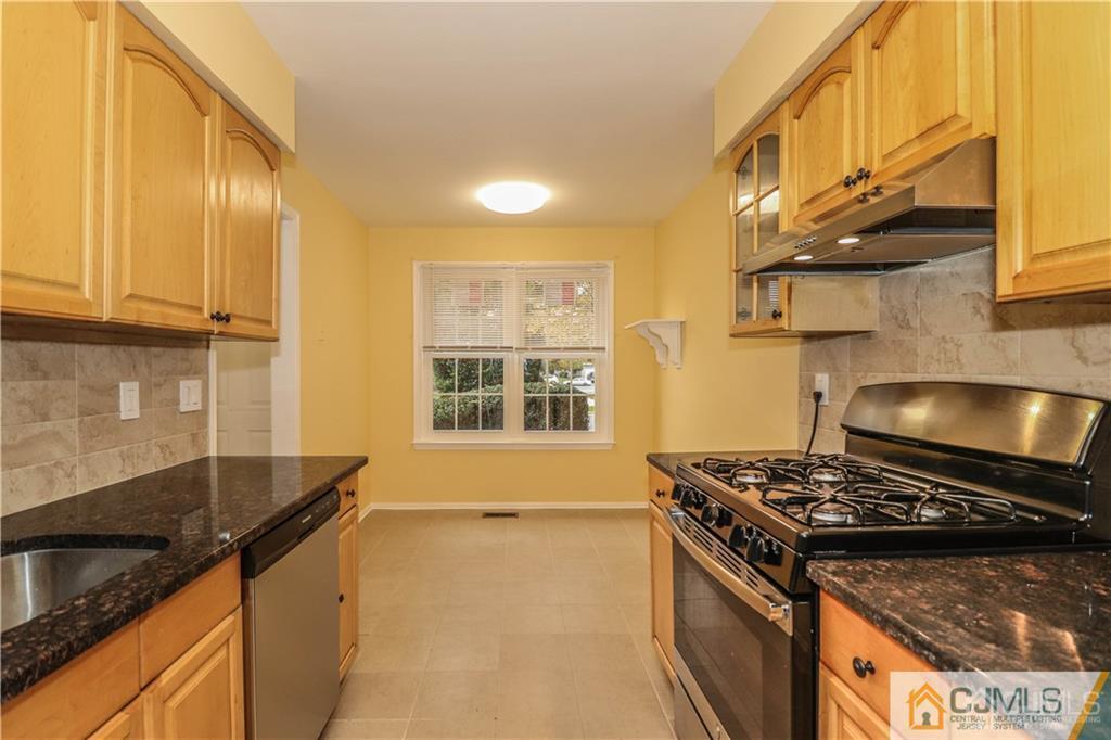 18 Snowflake Lane Edison, NJ 08820 - Photo 9 of 36