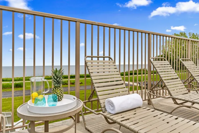 $495,000 | 4100 South Lake Drive, Unit 404, St. Francis, WI 53235