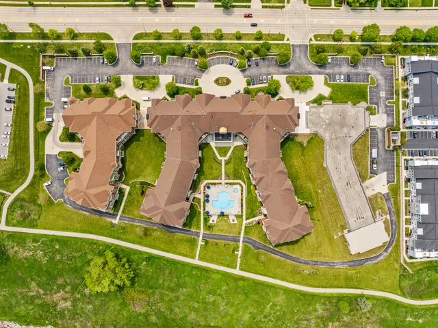 $495,000 | 4100 South Lake Drive, Unit 404, St. Francis, WI 53235