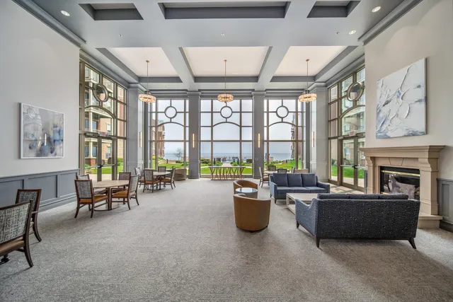 $495,000 | 4100 South Lake Drive, Unit 404, St. Francis, WI 53235