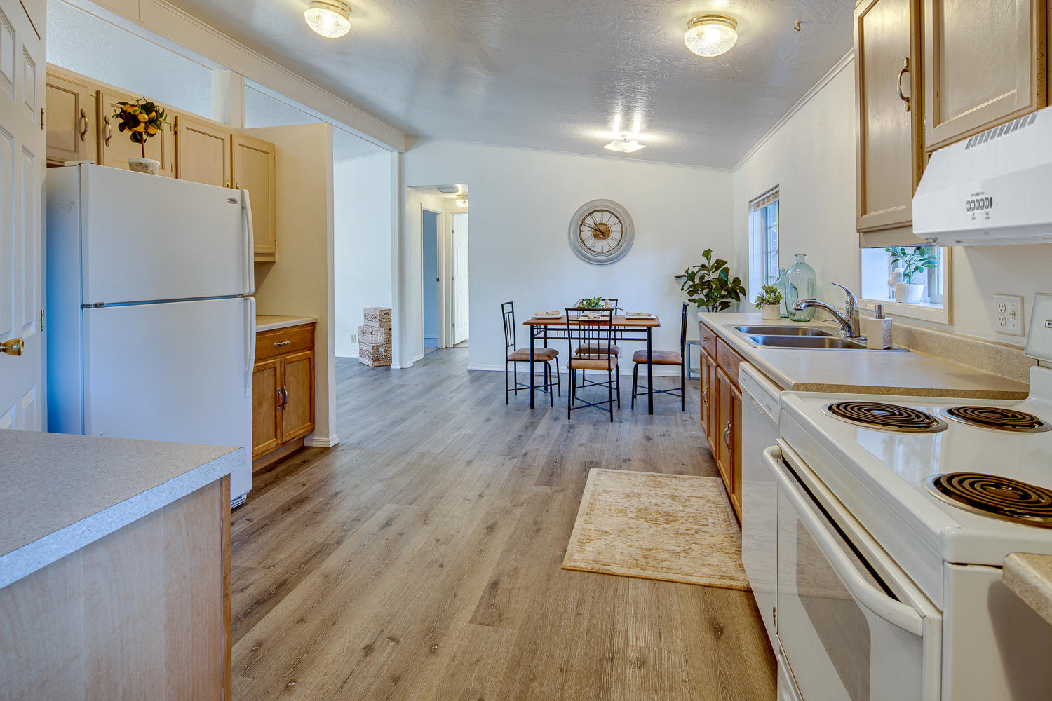 19248 Shoshone Road Bend, OR 97702 - Photo 10 of 26 Kitchen
