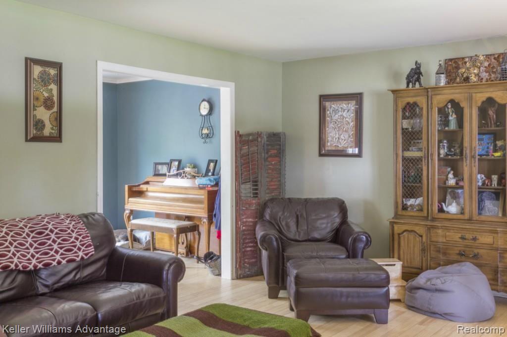 8991 Farmington Road Livonia, MI 48150 - Photo 8 of 31 7-Farmington_8991.jpg