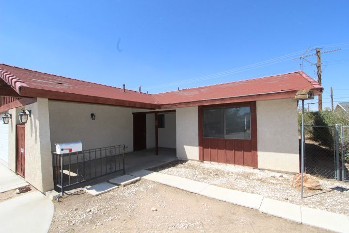 808 West Atkins Avenue Ridgecrest, CA 93555 - Photo 3 of 19